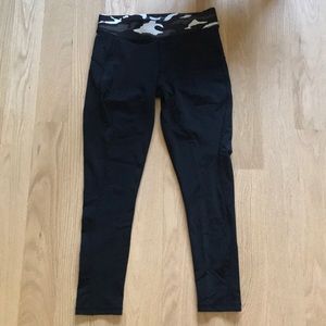 Human performance engineering cropped leggings
